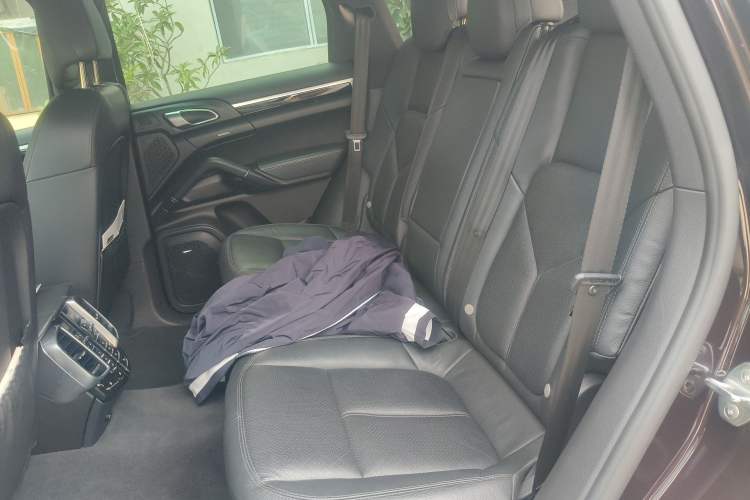 Used Porsche Cayenne 2014 Cayenne Platinum Edition 3.0T Left Rear Seat