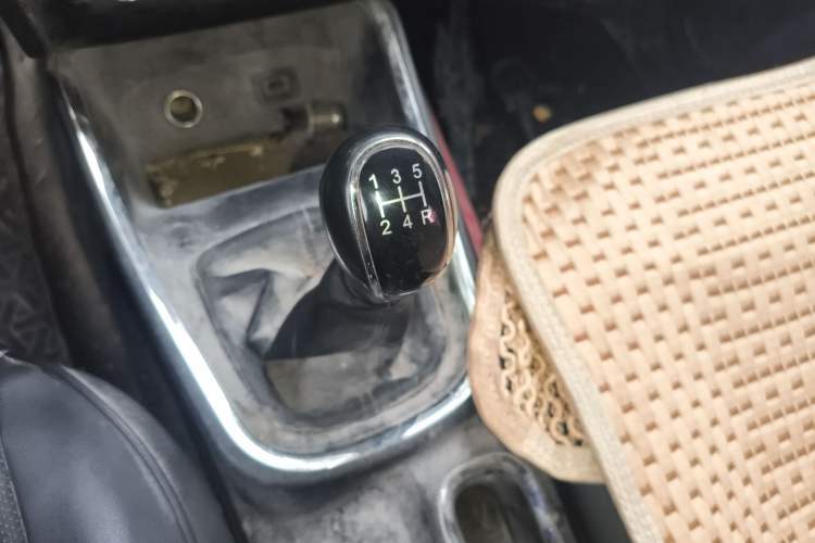 Used Jinbei Gold Hiace M Classic 2022 1.5L Travel Lion Passenger Van 7 Seats Gear Lever