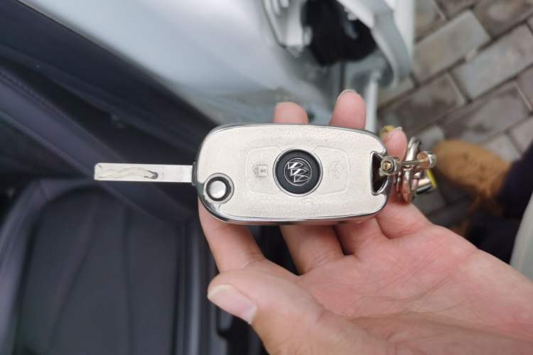 Used Buick Verano 2018 Sedan 20T Dual-Clutch Leading Model Vehicle Key