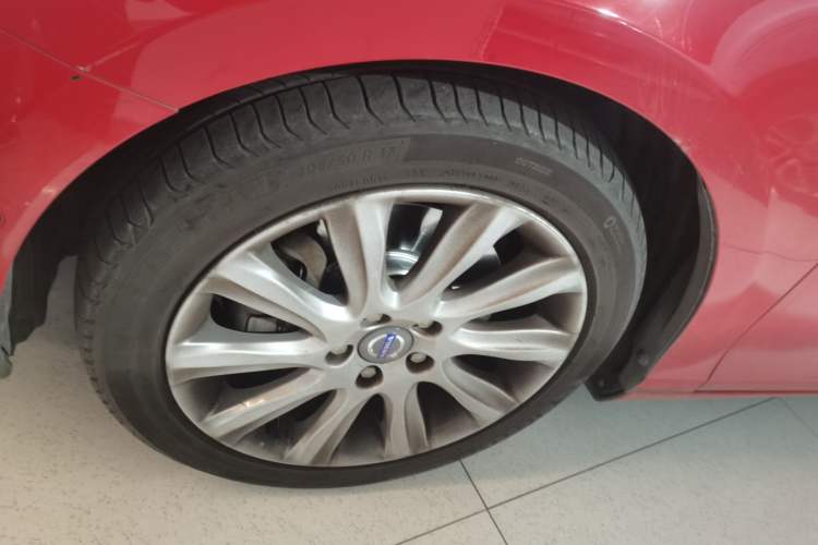 Used Volvo V40 2014 2.0T Zhiya Edition
