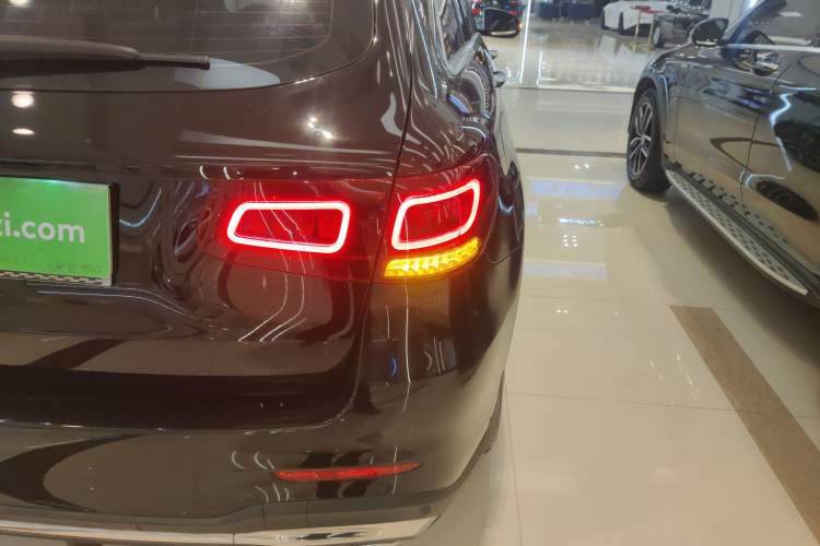 Used Mercedes-Benz GLC 2022 Second Facelift GLC 260 L 4MATIC Luxury Edition Exterior 3