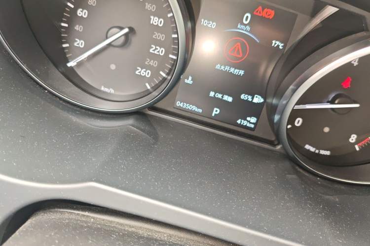 Used Land Rover Range Evoque 2018 240 PS SE Smart Brilliance Edition Odometer Close Up