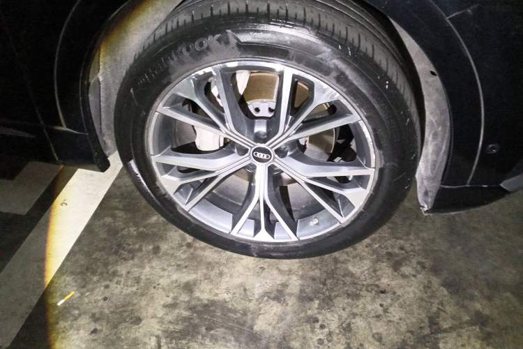 Used Audi Q8 2021 55 TFSI Luxury Dynamic Edition Right Front Wheel Hub