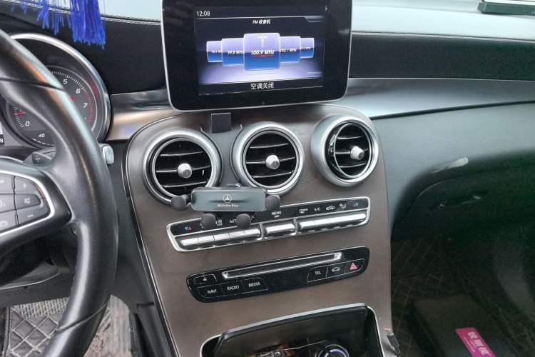 Used Mercedes-Benz GLC 2019 GLC 300 L 4MATIC Dynamic Model Audio And AC Panel