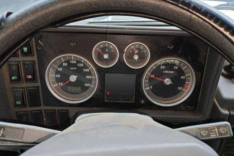 Used Iveco Daily 2017 2.5T A35 Low-Roof 5-7 Seater Passenger Van 47Z5
