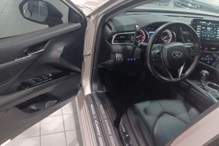 Used Toyota Camry 2021 2.0G Luxury Edition Driver Seat