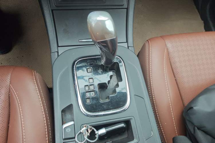 Used BYD S7 2015 2.0T Upgraded Automatic Luxury Version Gear Lever