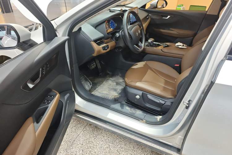 Used Hongqi E-QM5 2022 431 km Charge & Enjoy Edition