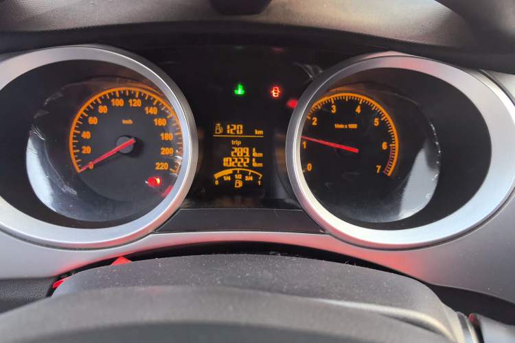 Used Brilliance H230 2012 1.5L Manual Comfort Edition Odometer Close Up