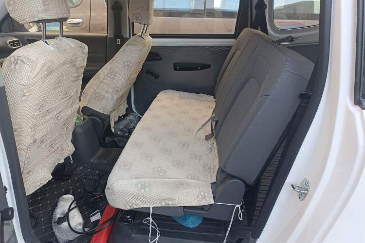 Used Wuling Hongguang New Energy 2024 All-Electric Model 300KM Standard Version Left Rear Seat