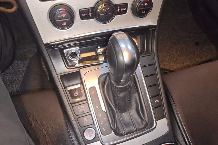 Used Volkswagen Magotan 2016 1.8TSI Luxury Comfort Model
