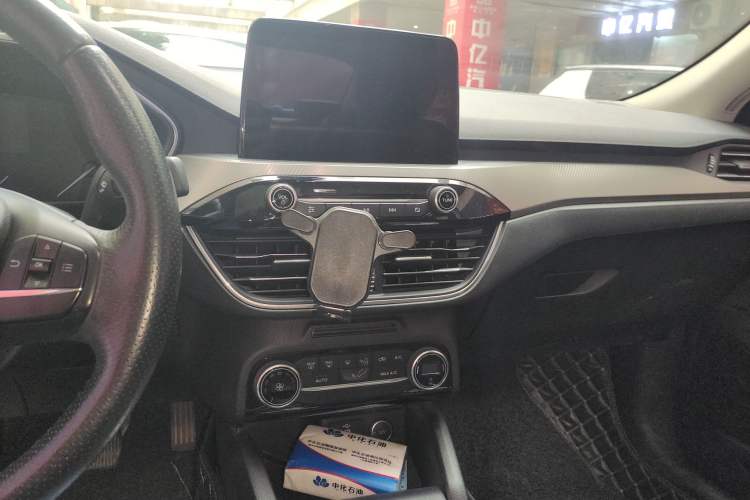 Used Ford Focus 2020 Sedan EcoBoost 180 Automatic Trend Edition Audio And AC Panel