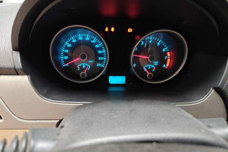 Used Buick Excelle 2013 1.5L Manual Classic Model Odometer Close Up