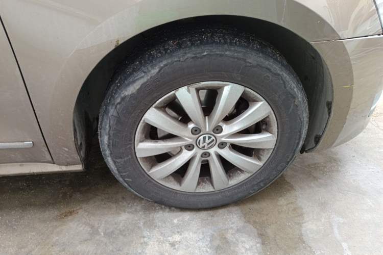 Used Volkswagen Passat 2014 1.8TSI DSG Prestige Edition Right Front Wheel Hub