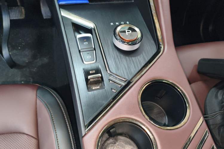 Used SOL X8 PLUS 2023 1.5 TGDI DCT Smart Edition 7-Seater
