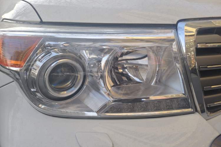 Used Toyota Land Cruiser 2012 4.0L Automatic VX Right Front Headlight
