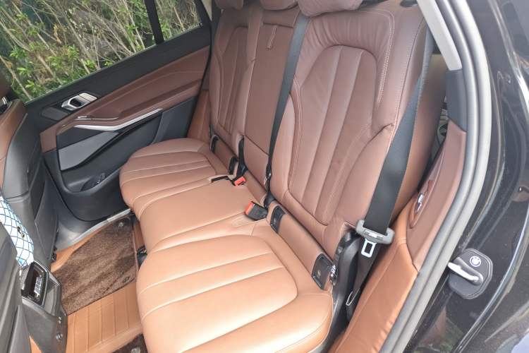 Used BMW X7 2021 xDrive40i Luxury Package with Leading Features
