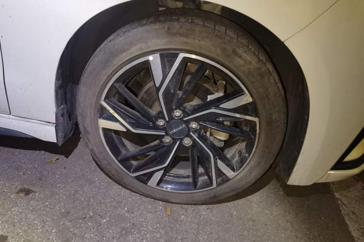 Used Lynk & Co 03 2023 1.5TD DCT JingPro Right Front Wheel Hub