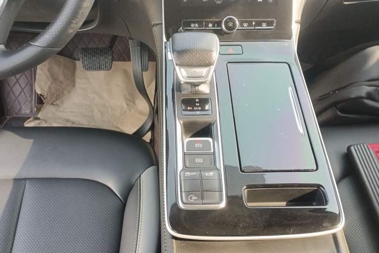 Used Roewe i6 MAX 2020 300TGI Automatic Cool & Stylish Skyroof Edition