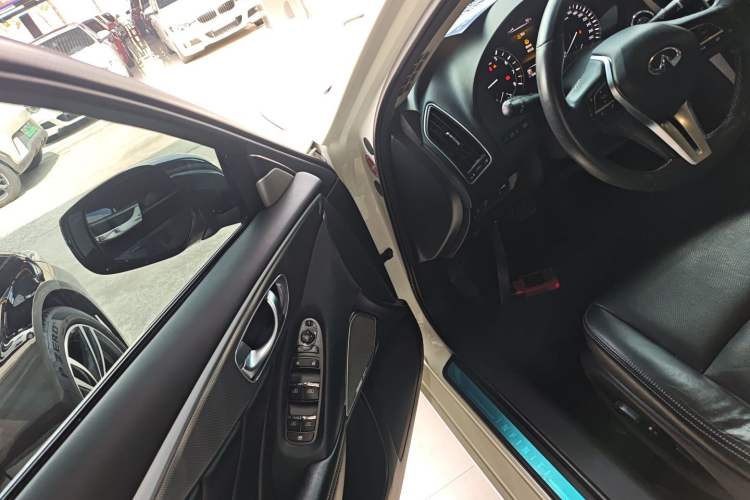 Used Infiniti Q50L 2018 2.0T Enjoyment Version China VI Standard
