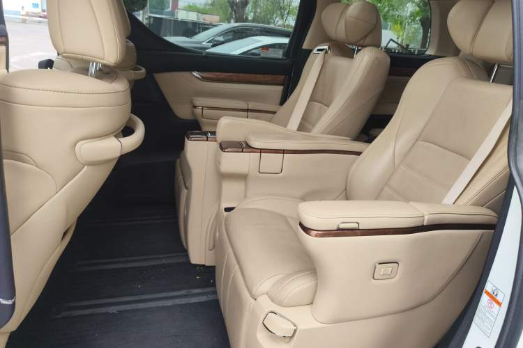 Used Toyota Alphard 2015 3.5L Luxury Edition
