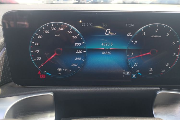 Used Mercedes-Benz GLB 2023 GLB 220 Sport Edition Odometer Close Up