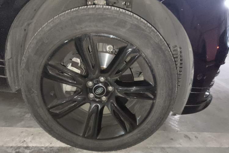 Used Land Rover Range Velar 2023 250 PS Ebony Black Limited Edition Right Front Wheel Hub