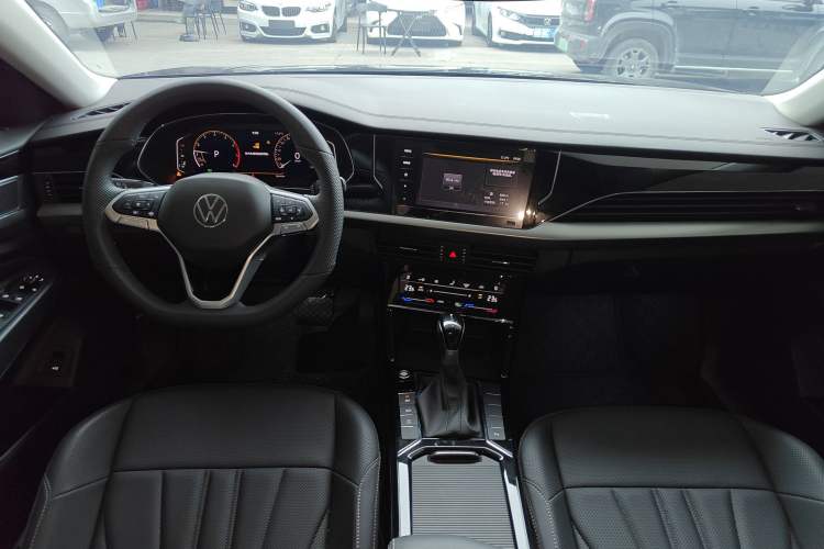 Used Volkswagen Passat 2026 Model, Outstanding 380TSI Xingkong Longteng Edition Center Console