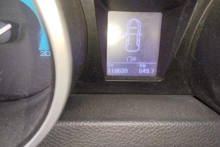 Used Foton Savana 2015 2.0T Manual 4x4 Gasoline Luxury 7-Seater
