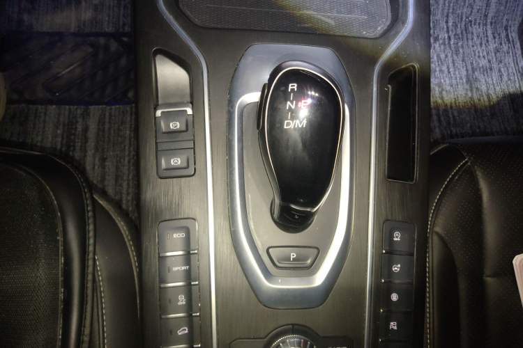 Used Wey VV6 2021 2.0T Two-Wheel Drive Smart Protection+