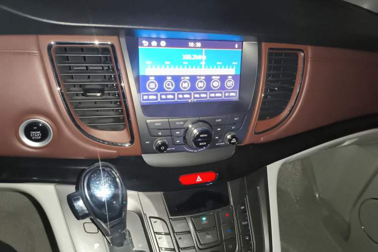 Used JAC Refine M5 2017 2.0T Gasoline Automatic Prestige Edition