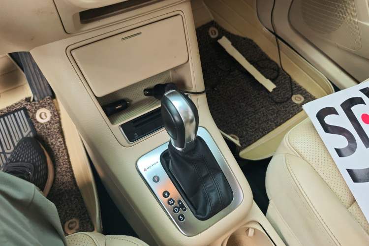 Used Volkswagen Tiguan 2013 1.8 TSI Automatic All-Wheel Drive Luxury Model Gear Lever