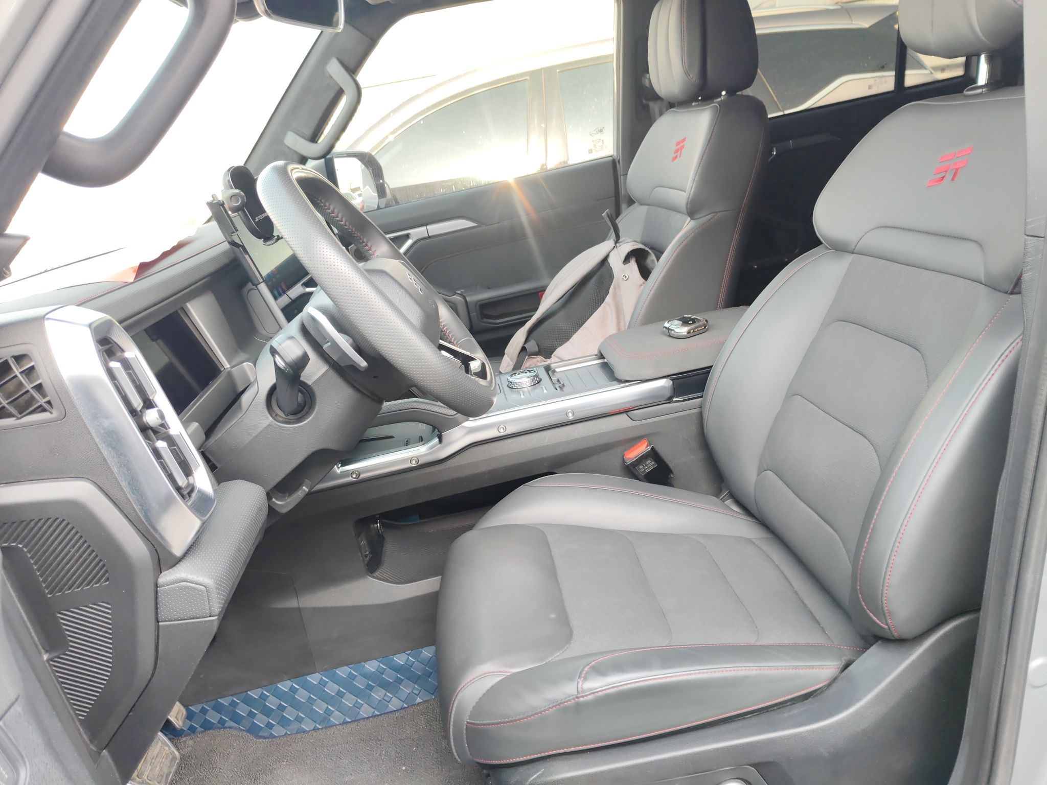 Переднее сиденье в автомобиле