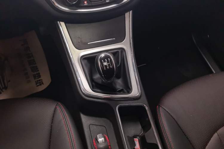 Used Baojun 560 2015 1.8L manual luxury version
