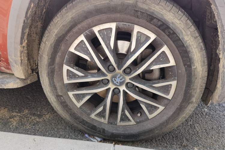 Used BYD Song New Energy 2017 Song DM 1.5TID All-Wheel Drive Prestige Model Right Front Wheel Hub