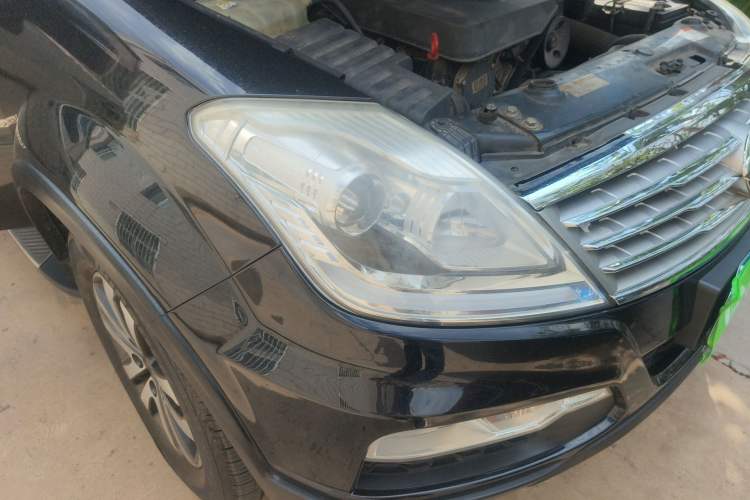 Used SsangYong Rexton W 2014 2.0T Four-Wheel Drive Luxury Navigation Version with 7 Seats Right Front Headlight