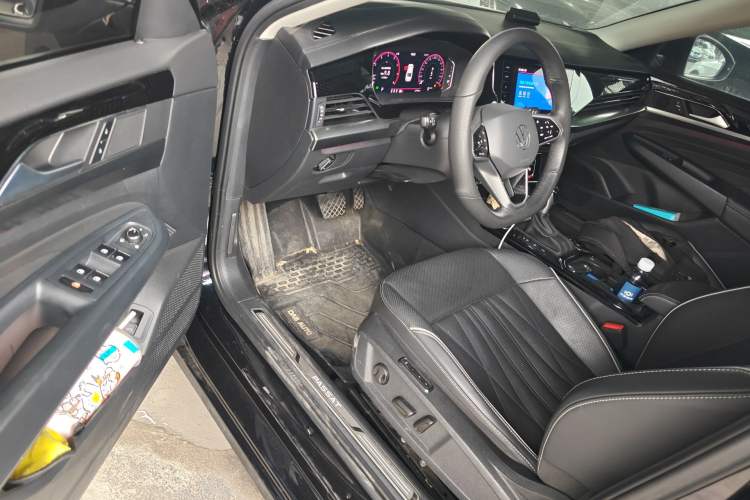 Used Volkswagen Passat 2023 330TSI Starry Luxury Edition
