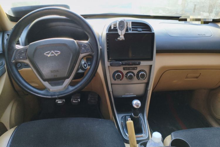 Used Chery Tiggo 2012 Elite Edition 1.6S Manual Luxury Model Center Console