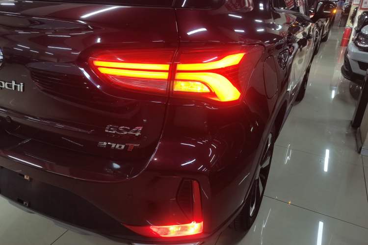 Used GAC Trumpchi GS4 2019 270T Automatic Two-Wheel Drive Luxury Smart Connectivity Model Right Rear Taillight