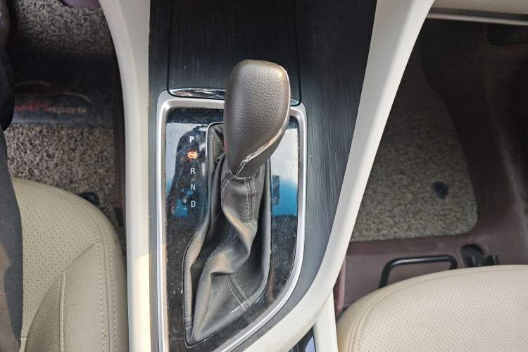 Used Buick GL6 2018 18T 6-Seater Elite Model Gear Lever