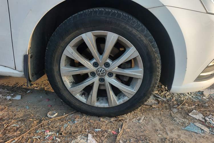 Used Volkswagen Lavida 2017 1.6L Manual Comfort Edition Right Front Wheel Hub