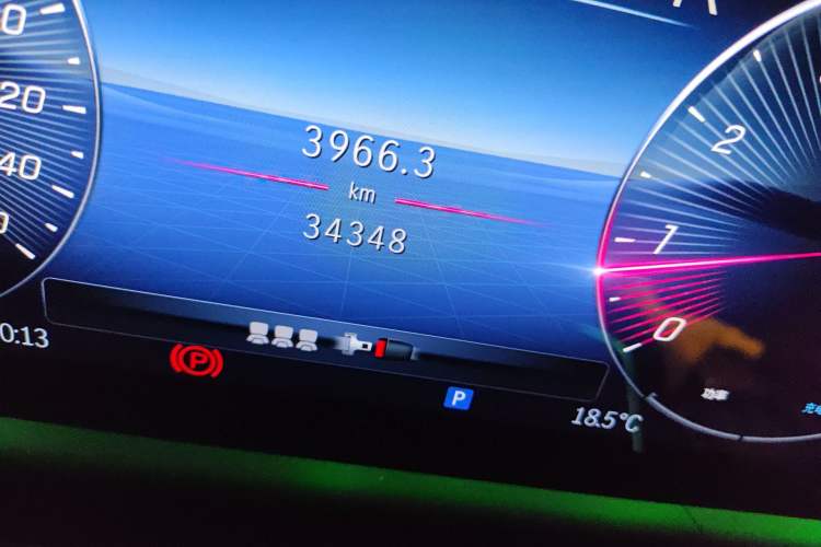 Used Mercedes-Benz GLE 2025 GLE 350 4MATIC Stylish Model Odometer Close Up