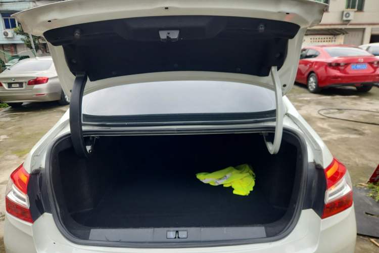 Used Peugeot 408 2014 1.8L Manual Leading Edition
