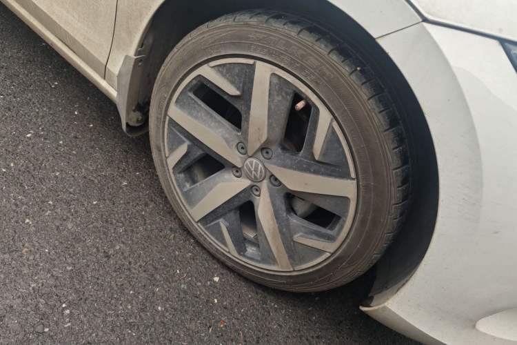 Used Volkswagen Lamando 2022 Lavida L 280TSI DSG Cool & Spicy Edition Right Front Wheel Hub