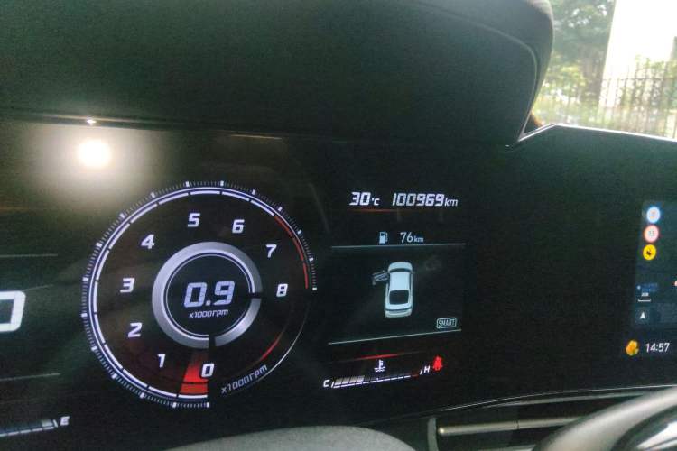 Used Hyundai Elantra 2022 1.5L CVT LUX Prestige Edition Odometer Close Up