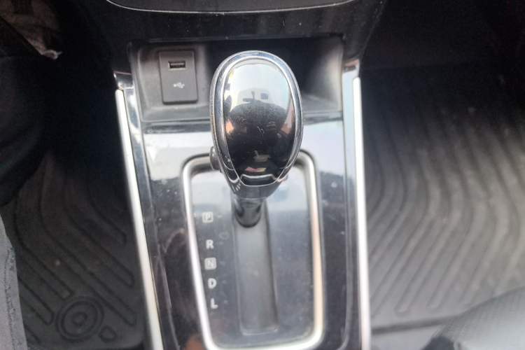 Used Nissan Sylphy 2019 1.6XV CVT Smart Connect Luxury Edition China V Standard Gear Lever