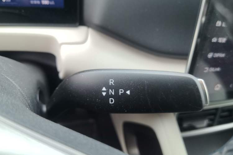 Used BYD Yuan UP 2025 Intelligent Driving Version 401 KM Dynamic Edition Gear Lever