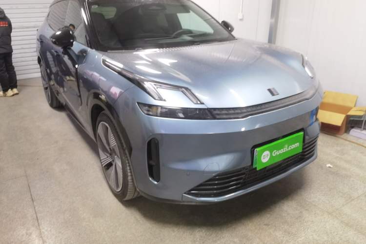 Used Lynk & Co 08 EM-P 2025 220 km All-Wheel-Drive Performance Halo