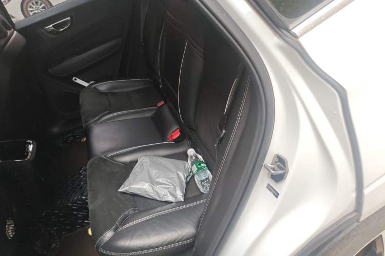 Used Volvo XC60 2019 T5 4x4 Smart & Dynamic Sport Edition China VI Standard