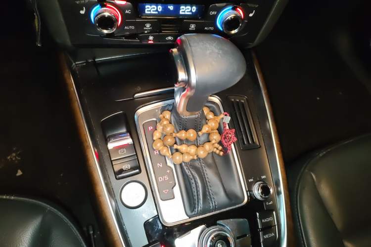 Used Audi Q5 2013 40 TFSI Comfort Edition Gear Lever